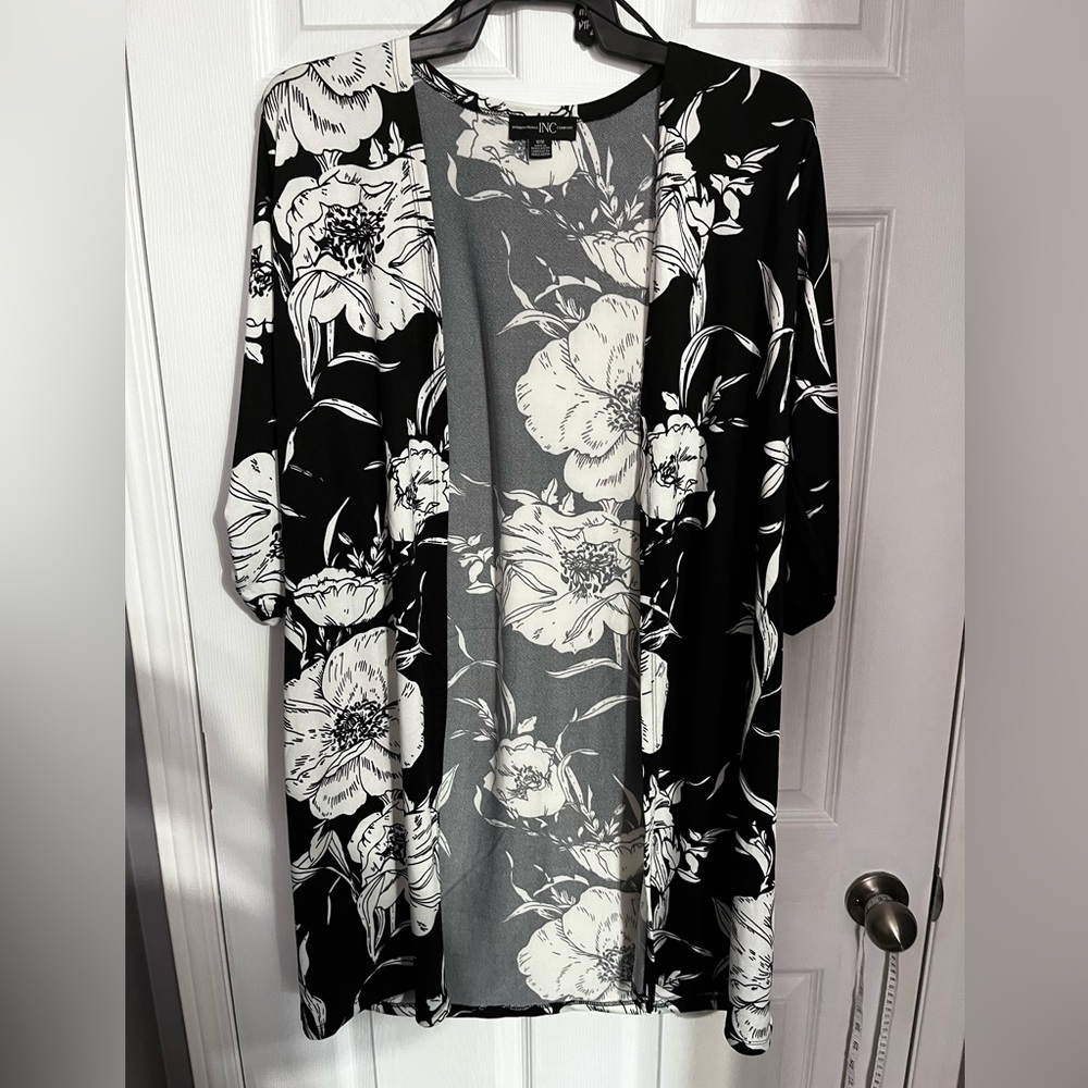 International Company | Black & White Kimono